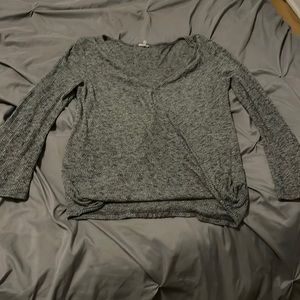 En crème grey black sweater